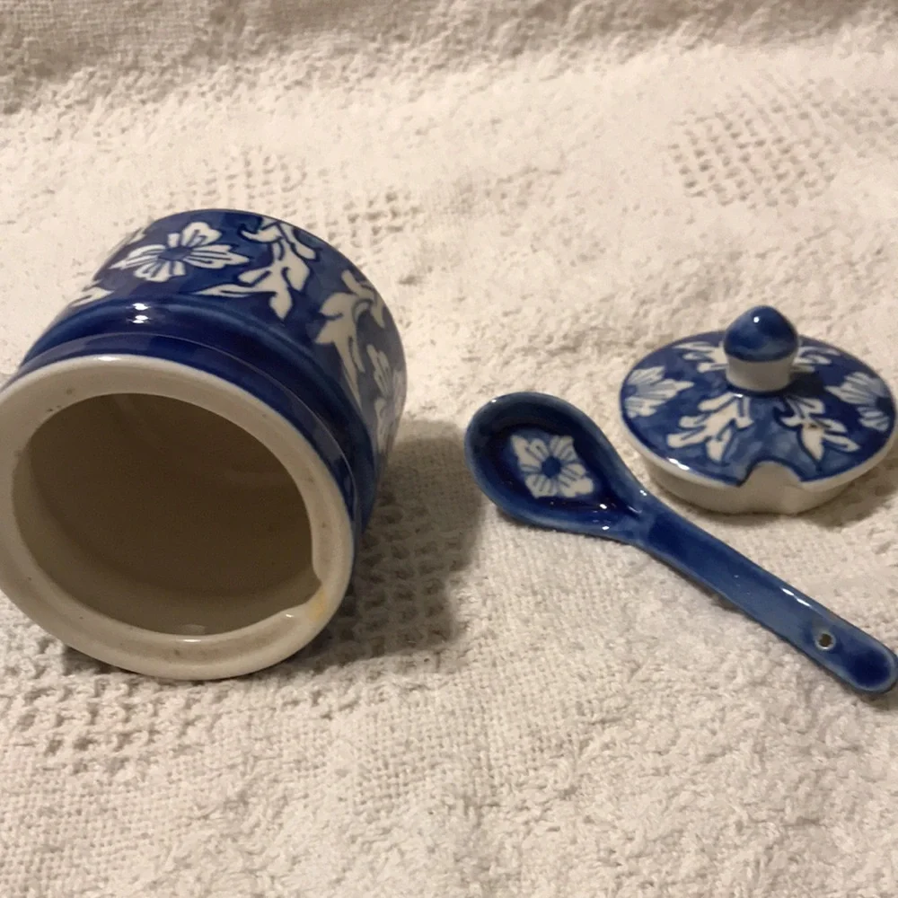 Sugar Bowl with great detail - Picture 1 of 8